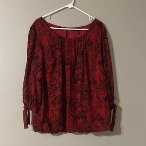 ROZ & ALI size 2X Red & Black w/sparkles Paisley 3/4 sleeved blouse with ties.